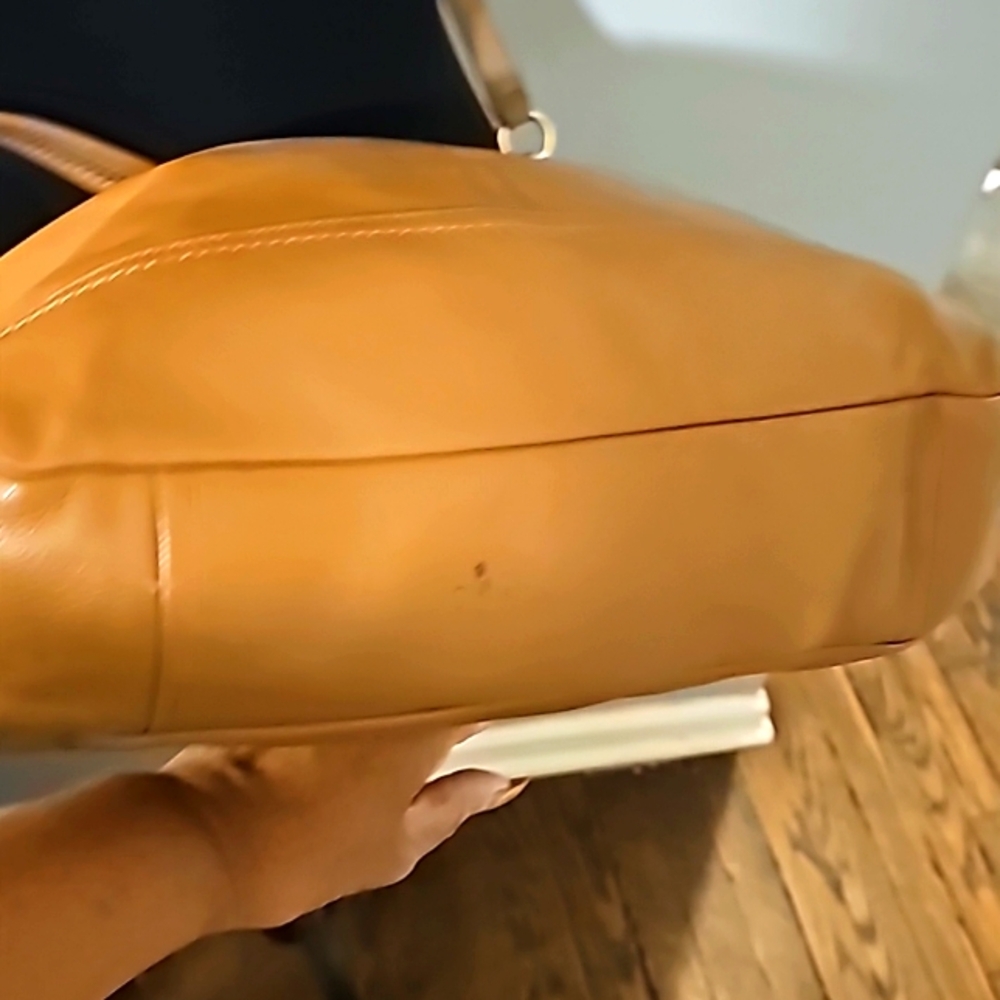 Coach Large Tan Leather Hobo Bag, Top Zip Closure - Picture 6 of 9